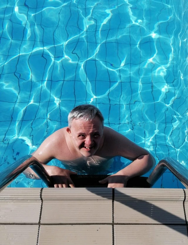 Le prime vacanze da soli